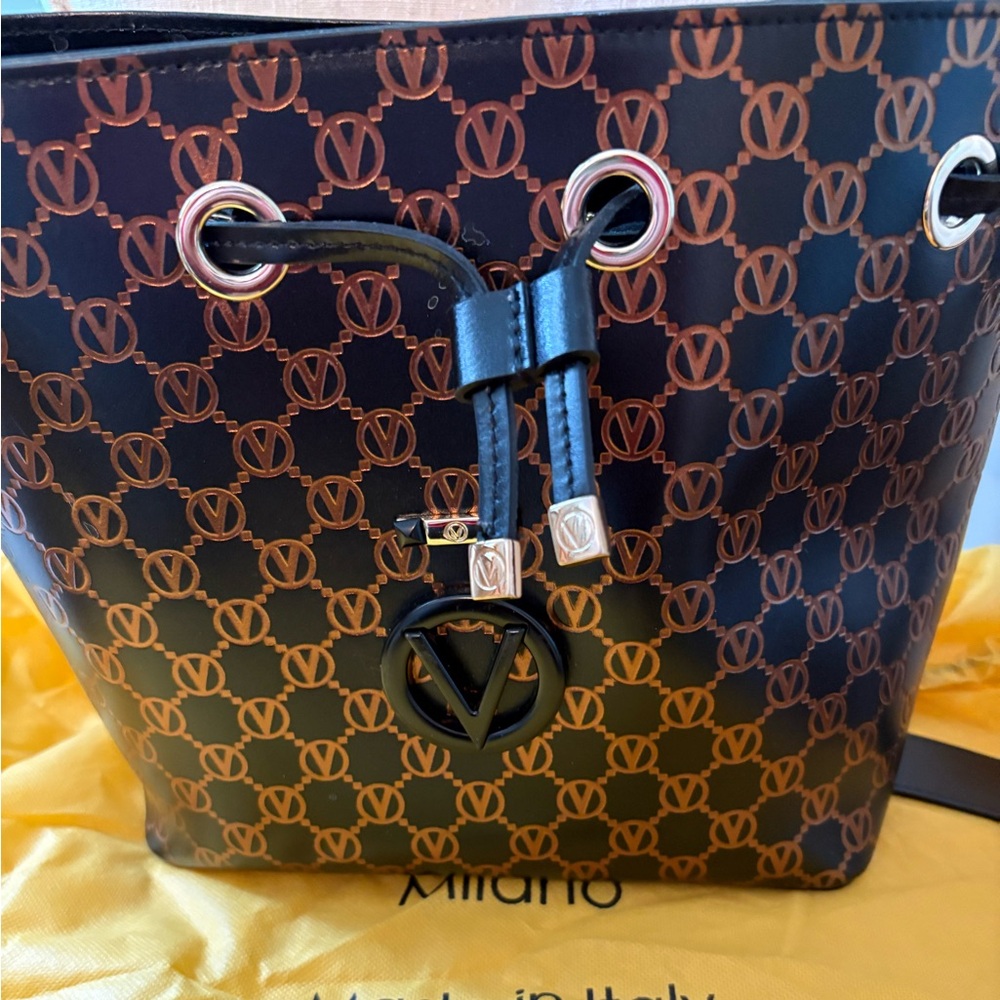 Genuine Valentino leather bucket bag with center zip, inside pocket, and strap.